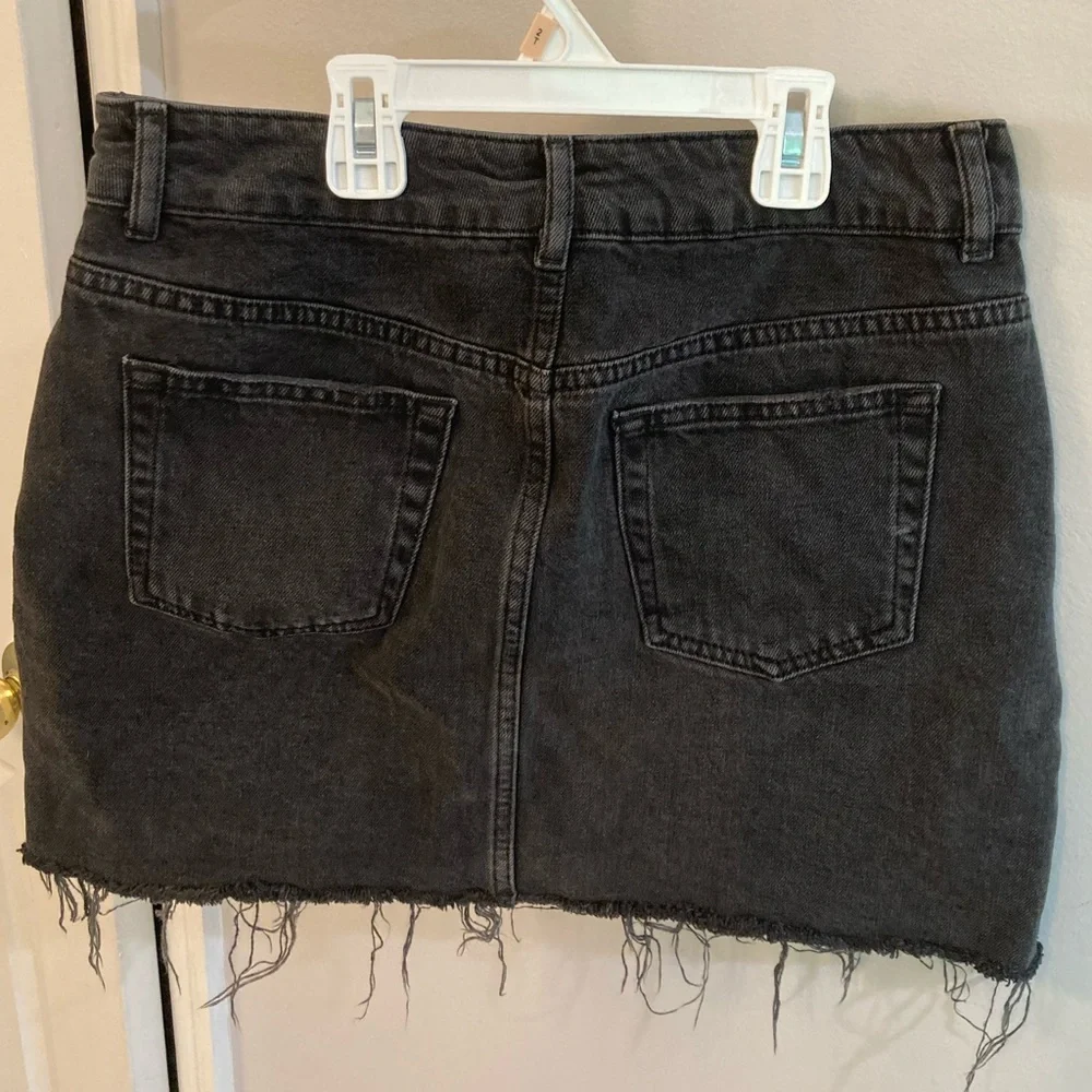 TopShop Moto black denim mini skirt with embroidered rose design size 8